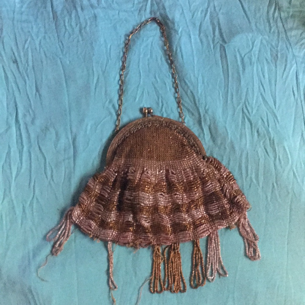 Vintage beaded purse. Beautiful details/lining.